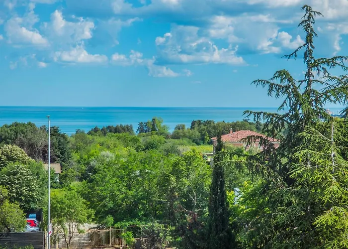 Private In Cypress Complex 15 * Varna