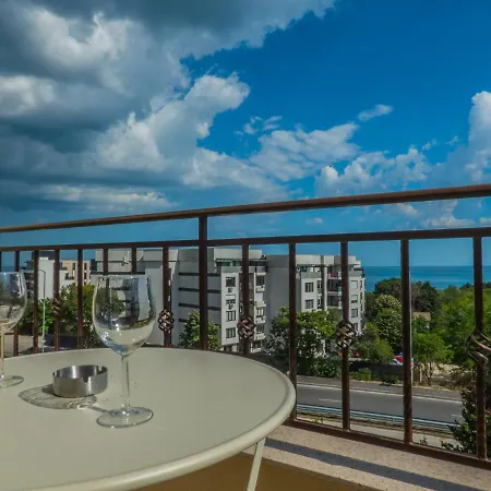 Private In Cypress Complex 15 Apartment *