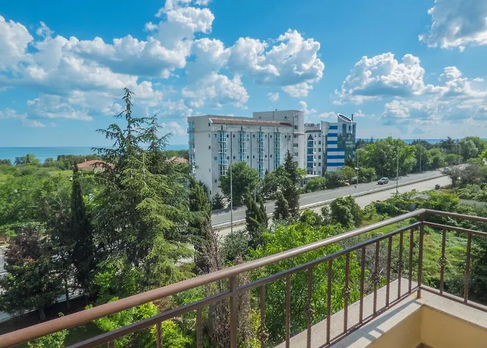 Private In Cypress Complex 15 Daire *