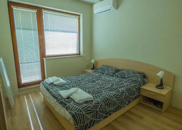 Private In Cypress Complex 15 瓦爾納